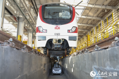 <b>车顶无人机则能悬停</b>